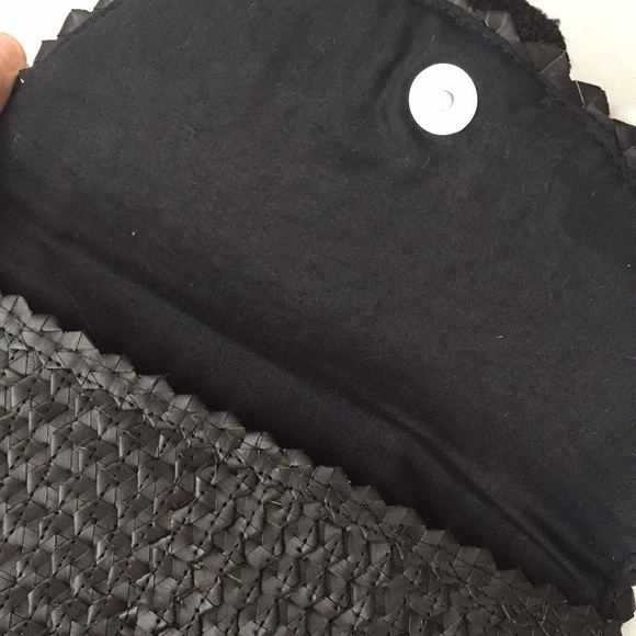 Trendy Rattan Clutch - Picture 3 of 5